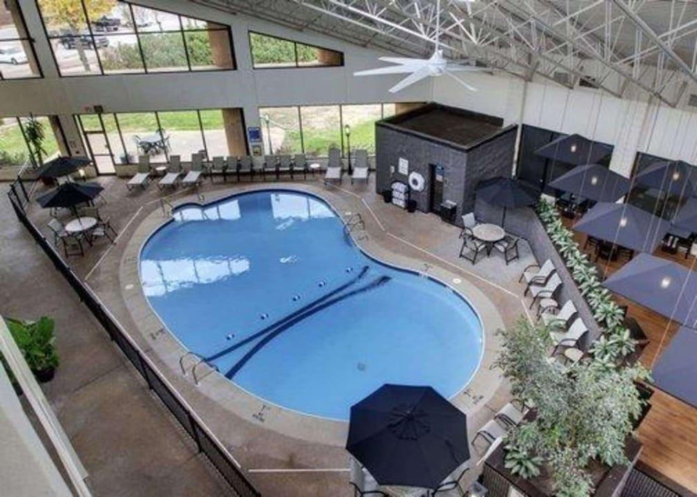 The Atrium Hotel On Third Quincy Exterior photo