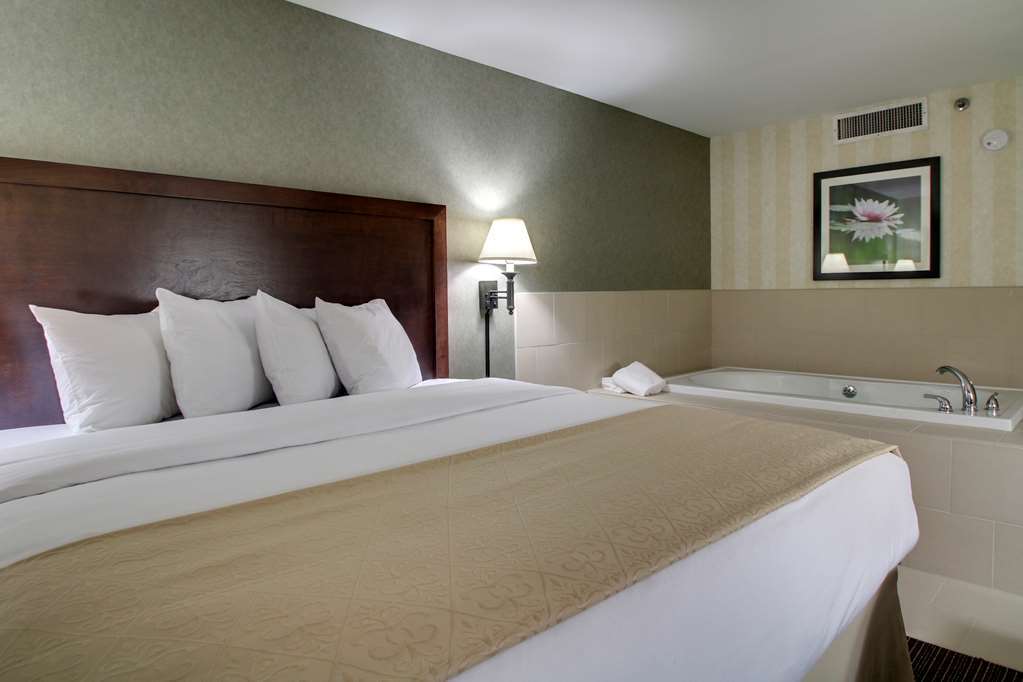 The Atrium Hotel On Third Quincy Facilities photo